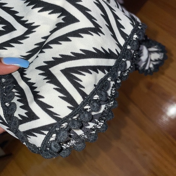 Black & White Aztec Romper 🖤 - Picture 4 of 4